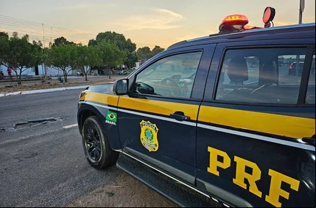 PRF apreende carga de 10 mil peças de confecções sem documentação fiscal