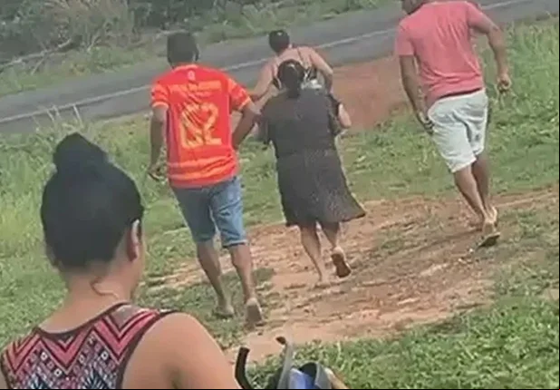 Populares encontram recém-nascidada em matagal em Dom Expedito Lopes
